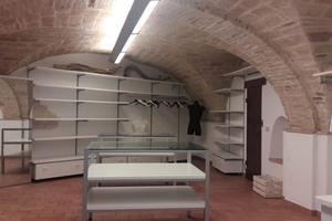 Negozio in pieno centro storico di Sirolo
