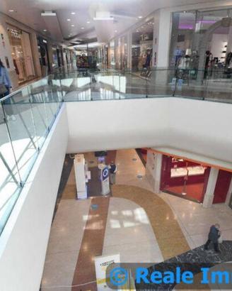Immobile di 238 m² con 3 locali a Novate Milanese