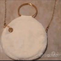 borsa Porschet con accessori laccati in oro 