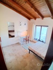 Singola in Villa con Giardino e Posto Auto Privato