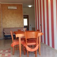 Appartamento con terrazzino fronte mare