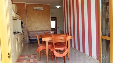 Appartamento con terrazzino fronte mare