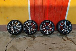 Cerchi e gomme invernali da 18. 