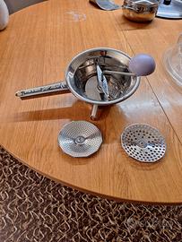 schiaccia patate metallico