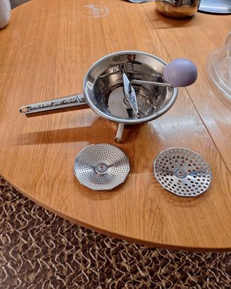 schiaccia patate metallico