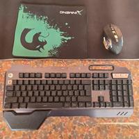 Tastiera da gaming, mouse, cuffie, tappetino...