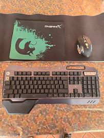 Tastiera da gaming, mouse, cuffie, tappetino...
