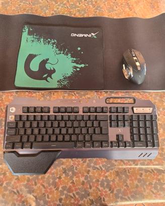Tastiera da gaming, mouse, cuffie, tappetino...