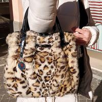 Borsa in eco pelliccia maculata