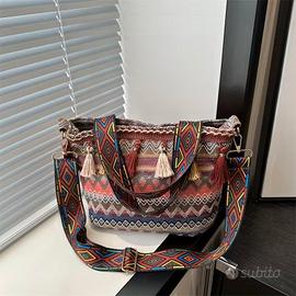 Borsa a Secchiello con Frange Intrecciate Chic