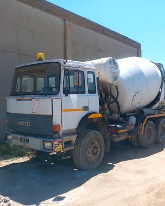 Autobetoniera Iveco 330-36 