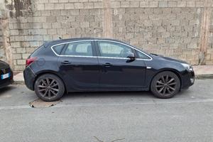 Opel Astra J Cosmo 1.7 diesel 125 cv 