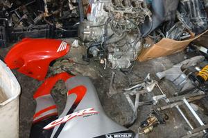 Pezzi honda cbr 600 anno 05