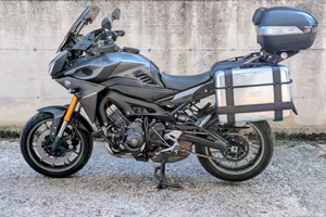 Yamaha Tracer 900 + Tris Valigie GIVI