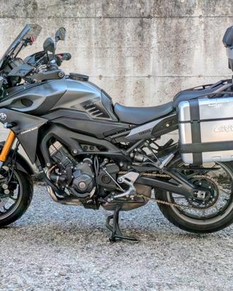 Yamaha Tracer 900 + Tris Valigie GIVI