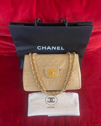 Borsa Chanel Classic in pelle lambskin beige