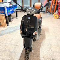 Vespa et4 125