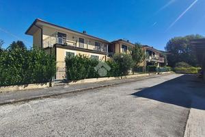 5 LOCALI A FOSSATO DI VICO