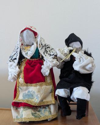Bambole in costume sardo