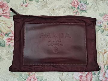 Pochette Prada bordeaux con cerniera