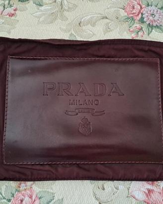 Pochette Prada bordeaux con cerniera