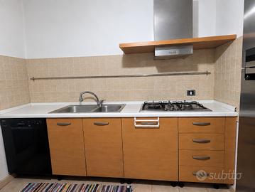 Cucina completa di elettrodomestici