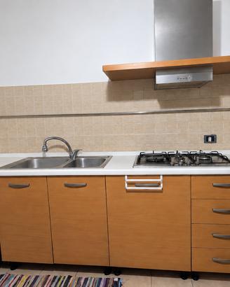 Cucina completa di elettrodomestici