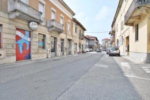 NEGOZIO A LIVORNO FERRARIS