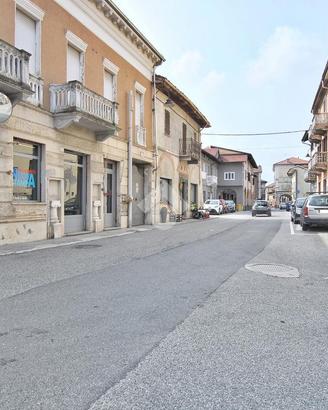 NEGOZIO A LIVORNO FERRARIS