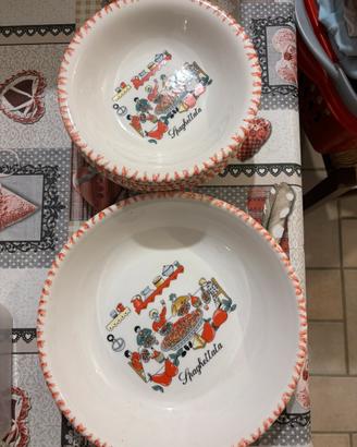 Spaghettiera e piatti