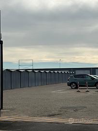 Fittas box locali di varie metrature e posto auto/