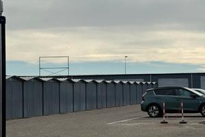 Fittas box locali di varie metrature e posto auto/