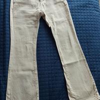 pantalone jeans a zampa