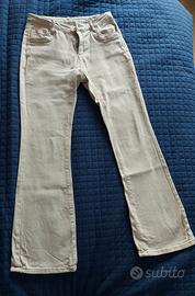 pantalone jeans a zampa