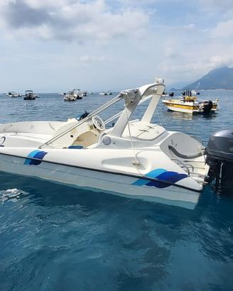 Barca sportiva 5,5 m con Yamaha 40/70 – 30 nodi