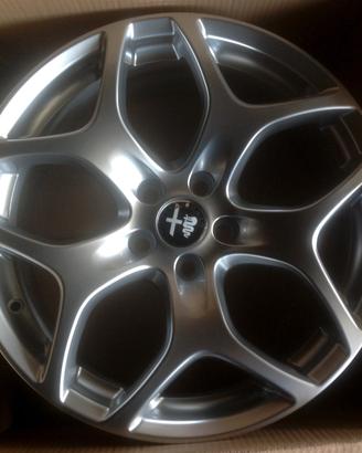 Cerchi in lega 18" GIULIETTA con gomme 4 stagioni