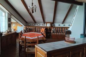 Trilocale ultimo piano con vista sui monti