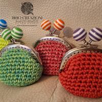 Borsellino porta monete clic clac all'uncinetto 