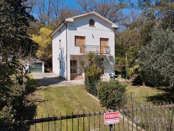 Casolare in campagna con terreno