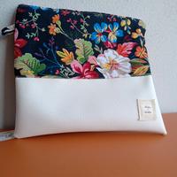 borsetta in stoffa con tracolla da polso