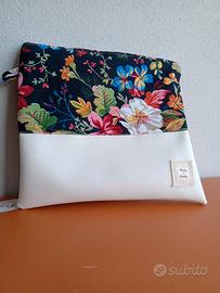 borsetta in stoffa con tracolla da polso