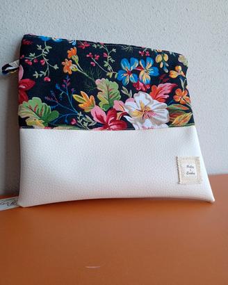 borsetta in stoffa con tracolla da polso