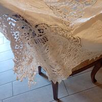 tovaglia da 12 in lino e filato e ricami a mano