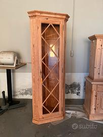 Vetrina angolare tirolese