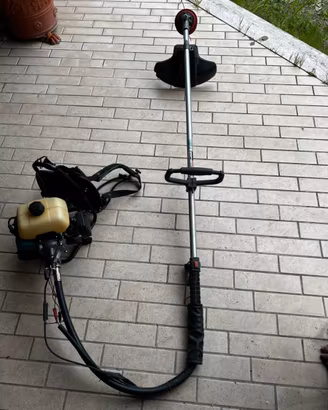 Decespugliatore a spalla Makita RBK410-40cc