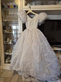 vestito da sposa, cuscino porta fedi e guanti