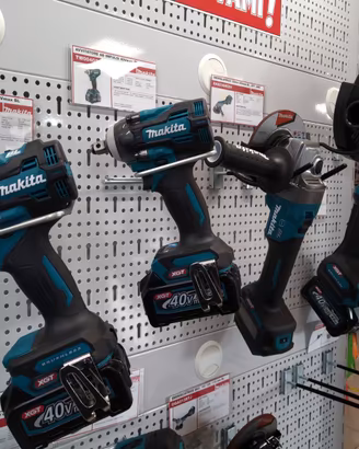 Linea Makita 40V batteria trapano tassellatore