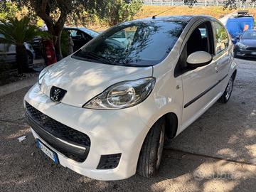 Peugeot 107 1.0 68CV 5p. Sweet Years 2Tronic