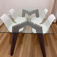 Tavolo in vetro elegante