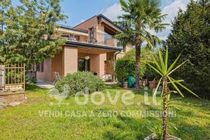Villa di 375 m² con più di 5 locali a Gavirate
